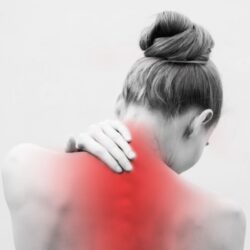 dolor en la espalda media y alta min.1597813275 - Dolor en la parte media y alta de la espalda