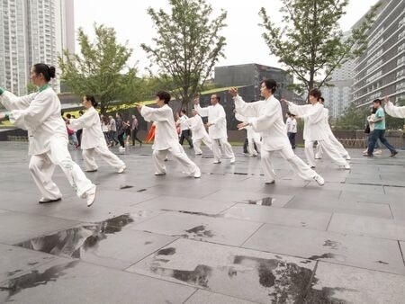 Como iniciarse en la práctica del Tai chi para mejorar y prevenir los dolores de espalda 3 Tai Chi Ejercicios