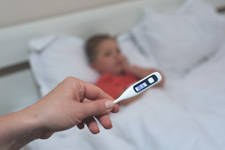 ni&ntilde;o con fiebre por discitis