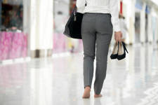 LUMBAGO: Cómo escoger el zapato adecuado. 5 sin zapatos por culpa de dolor de espalda